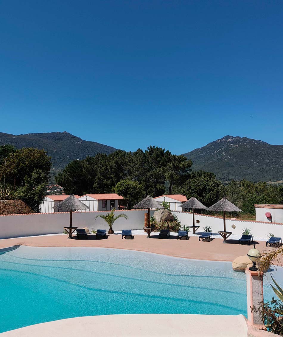 Piscine du camping corse Tikiti